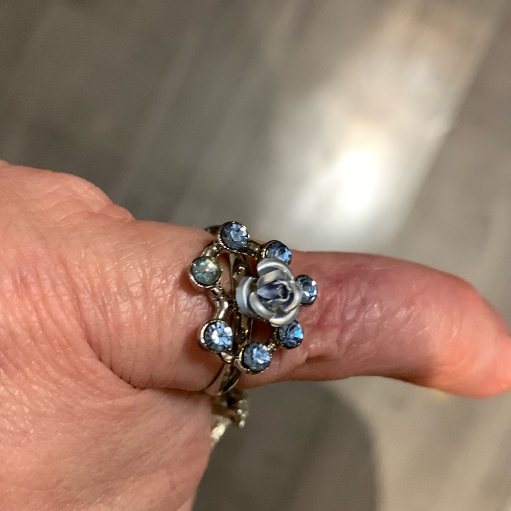 Beautiful ring size 5 - Picture 2 of 5